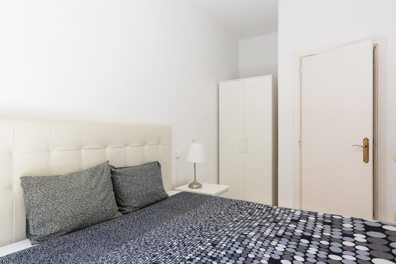 Stay U-Nique Apartments Urgell Барселона Екстериор снимка